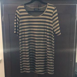 Black and gold striped mini T-shirt-dress